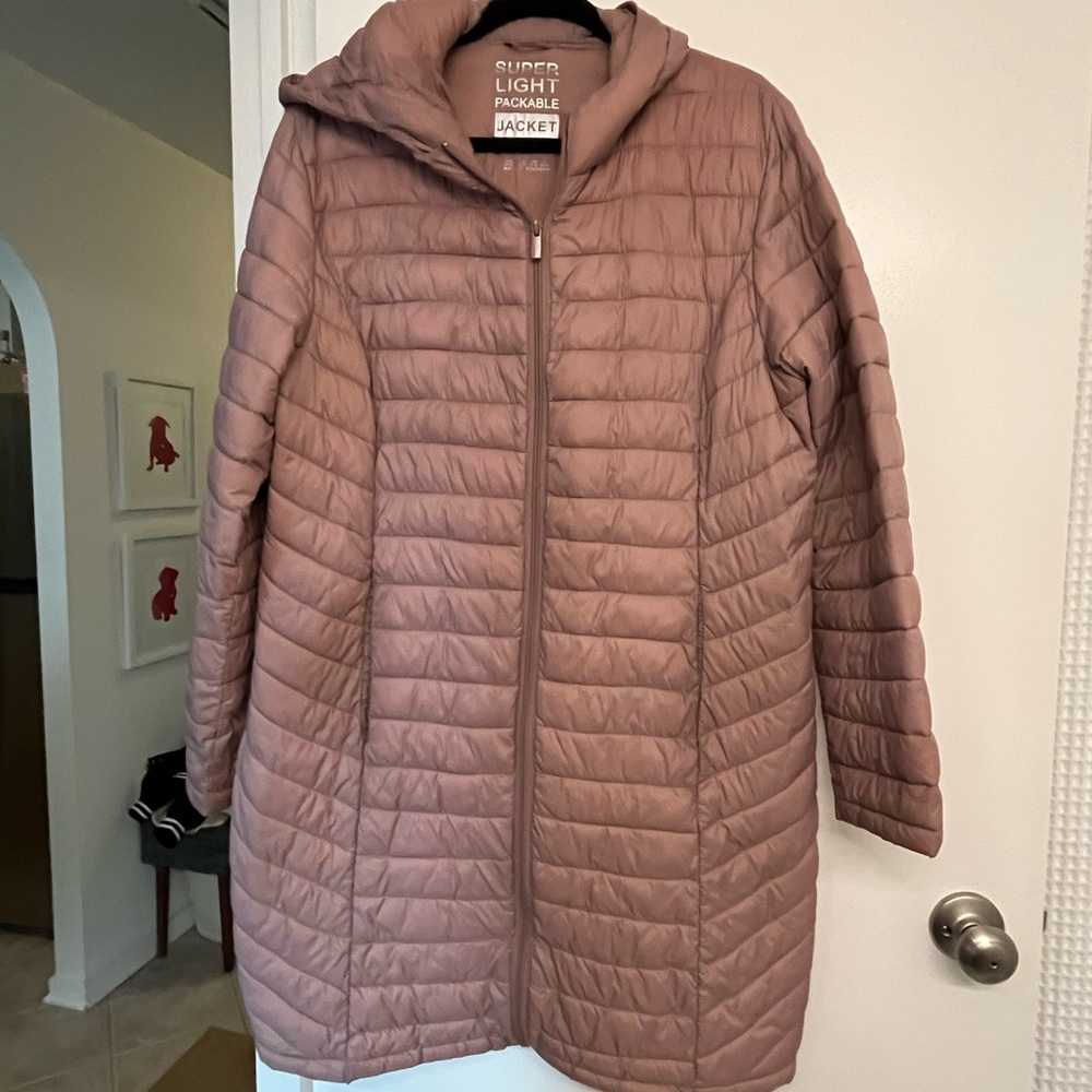 Women's lightweight packable puffer jacket
